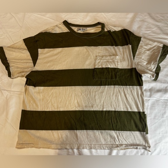 Urban Outfitters men’s Olive and Cream Tee Sz Large - Picture 6 of 6